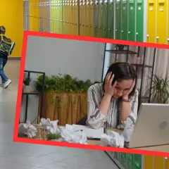 Zmęczona nauczycielka przedszkola z papierami na biurku i dzieckiem idącym korytarzem. Pensum nauczyciela przedszkola bywa przytłaczające.