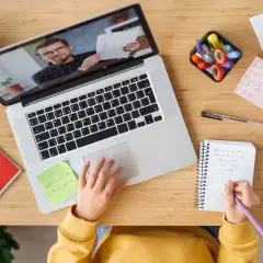 Co to jest nauczanie hybrydowe i jak zmienia edukację?