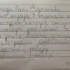 Jak dyslektyk widzi tekst: litery tańczą, ale Michał pisze do Pani Agnieszki, dziękując za naukę pisania.