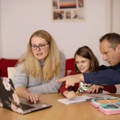Co to nauczanie domowe? Poznaj korzyści i zasady edukacji w domu