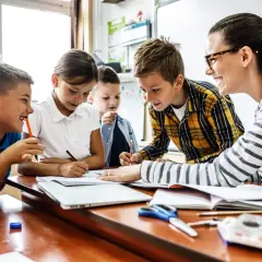 Po jakich studiach można pracować w przedszkolu i uniknąć problemów?
