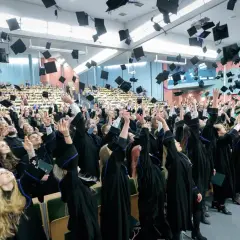 Pierwsza pensja po studiach: Ile naprawdę możesz zarobić?