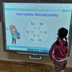 Zajęcia z wykorzystaniem tablicy interaktywnej – jak zwiększyć zaangażowanie dzieci?