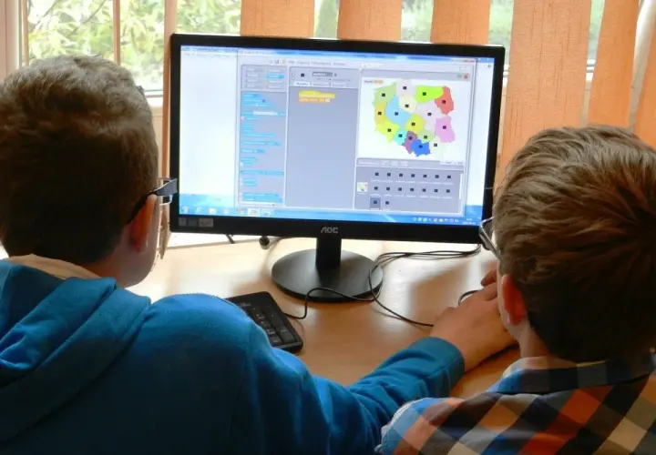 Co to są elektroniczne zasoby edukacyjne i jak je wykorzystać w nauce