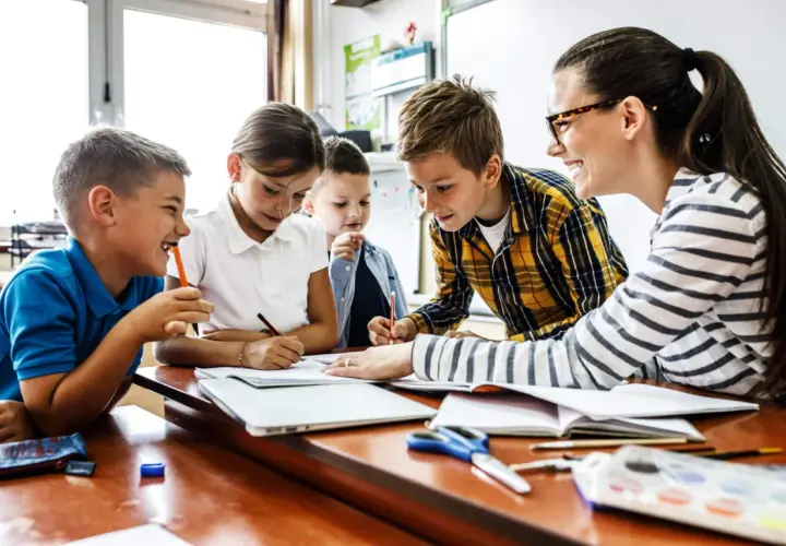 Po jakich studiach można pracować w przedszkolu i uniknąć problemów?