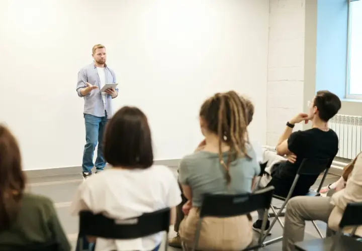 Jakie studia zapewniają przygotowanie pedagogiczne i jak je zdobyć