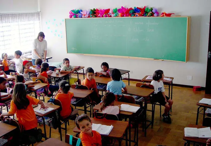 Co zawiera program nauczania? Kluczowe elementy, które musisz znać