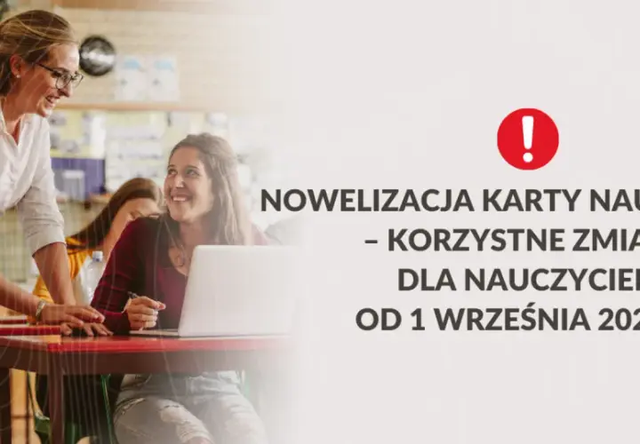 Nauczycielka pomaga uczennicy przy laptopie. Nowelizacja Karty Nauczyciela od 1 września 2025 r. przyniesie korzystne zmiany.