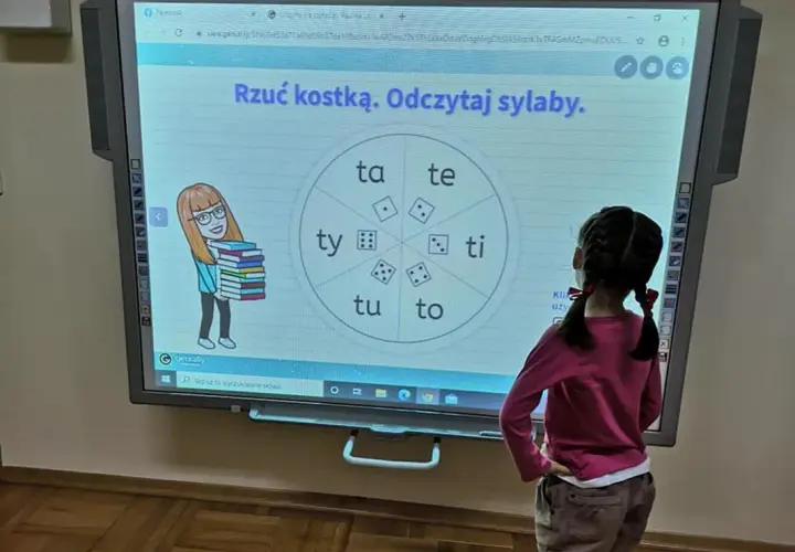 Zajęcia z wykorzystaniem tablicy interaktywnej – jak zwiększyć zaangażowanie dzieci?