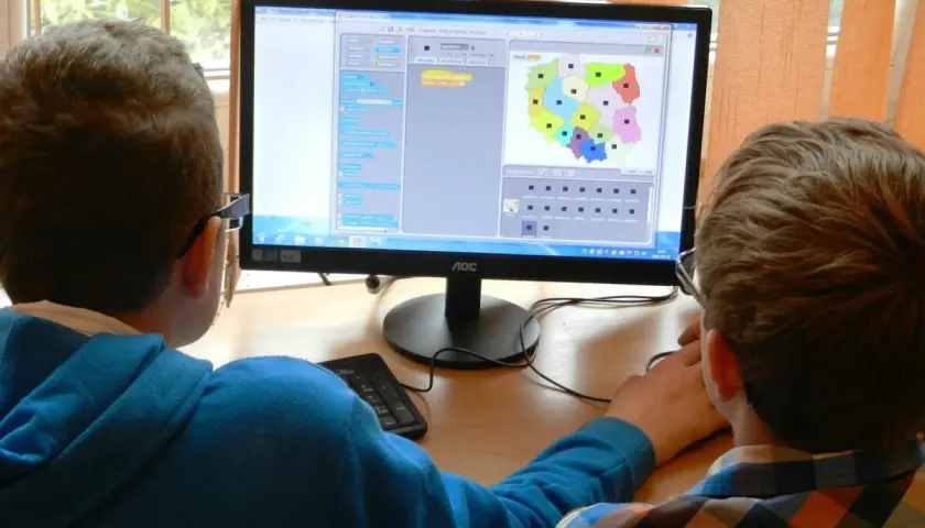 Co to są elektroniczne zasoby edukacyjne i jak je wykorzystać w nauce