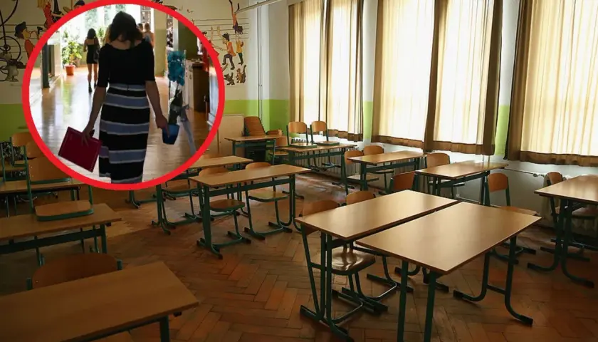 Kobieta wchodzi do pustej sali lekcyjnej, trzymając teczkę i doniczkę z kwiatami.