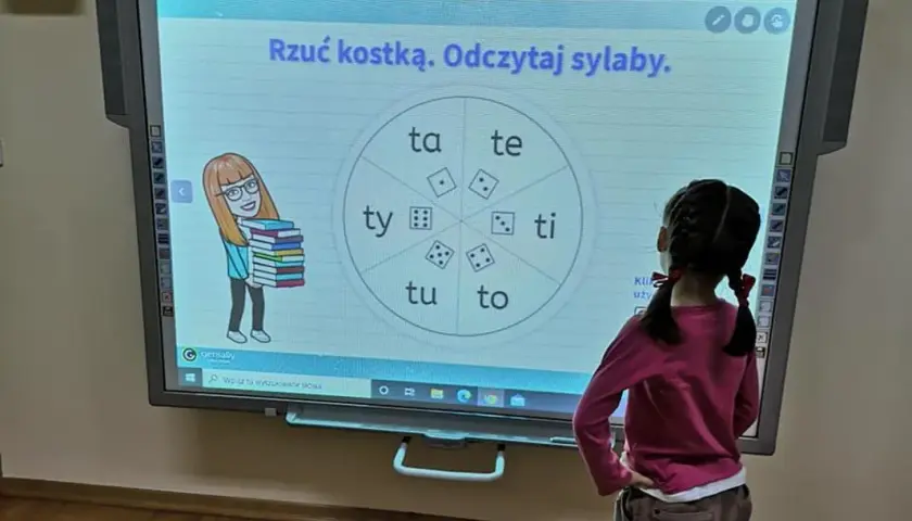 Zajęcia z wykorzystaniem tablicy interaktywnej – jak zwiększyć zaangażowanie dzieci?