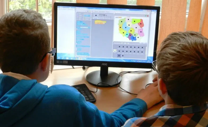 Co to są elektroniczne zasoby edukacyjne i jak je wykorzystać w nauce