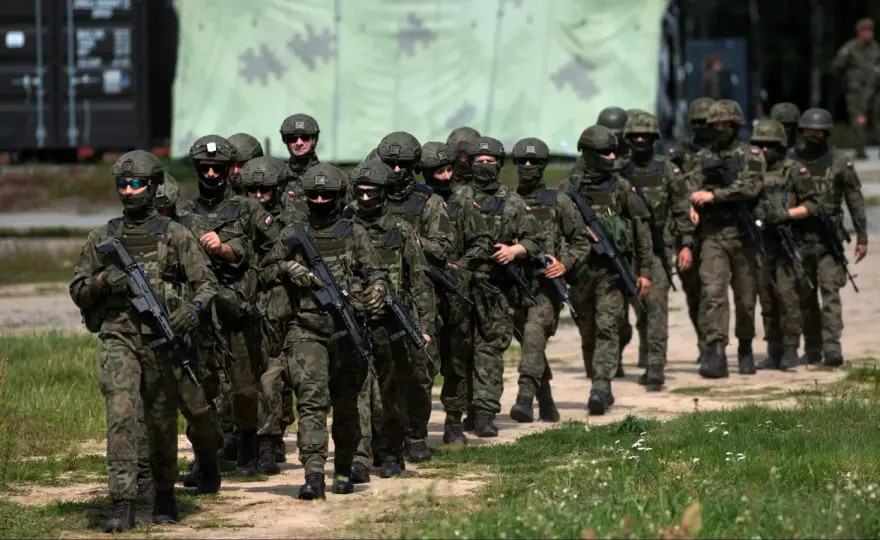 Zarobki na studiach wojskowych: ile zarobisz i jakie masz benefity?