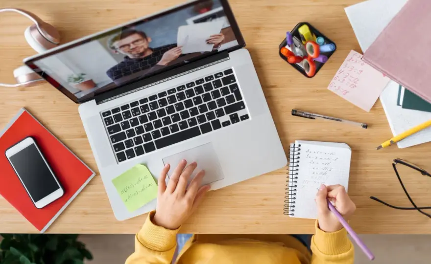 Co to jest nauczanie hybrydowe i jak zmienia edukację?