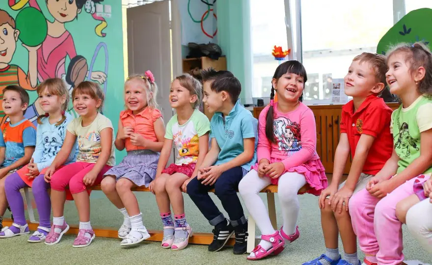 Wiek dziecka w przedszkolu: Od kiedy można zapisać? Zasady i wyjątki