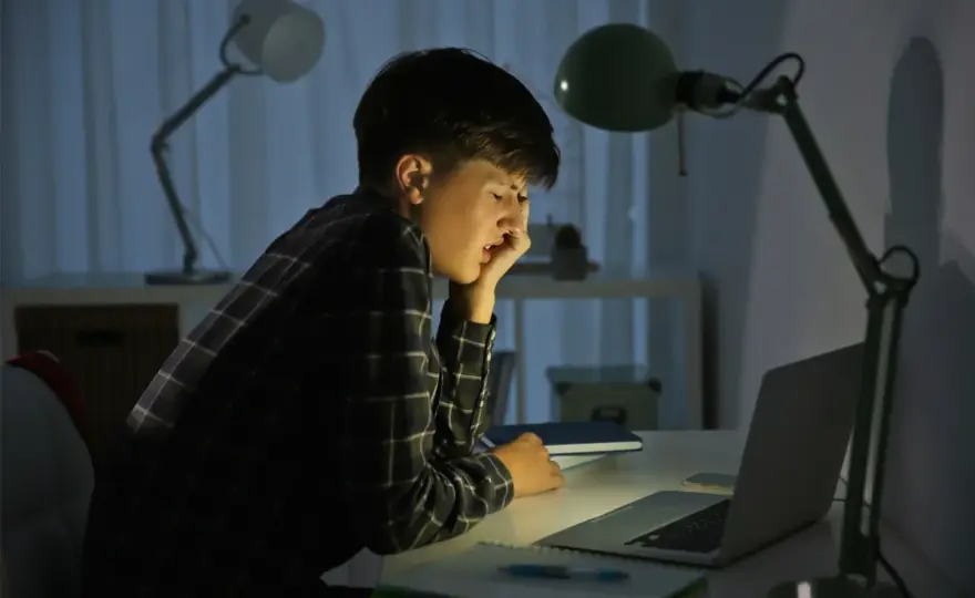 Cyberprzemoc w szkole: Jak rozpoznać i skutecznie reagować?