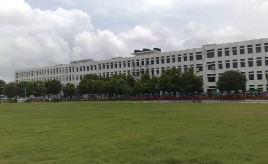 Największa szkoła świata: Poznaj City Montessori School w Indiach